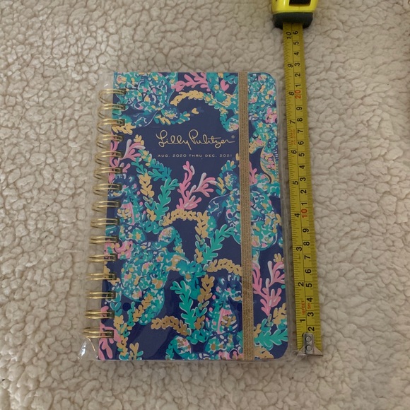 Lilly Pulitzer 2021 Agenda Planner - Picture 5 of 10